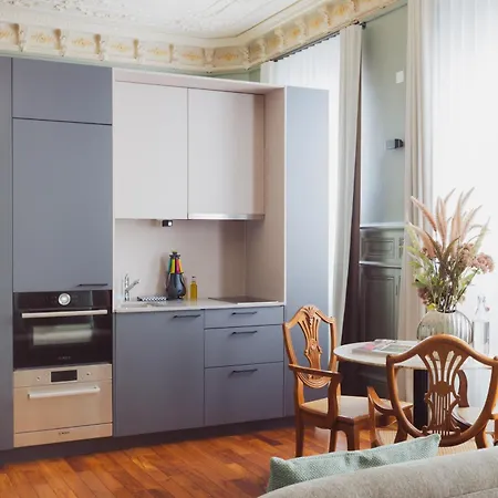 Aparthotel Base - Contactless Check In