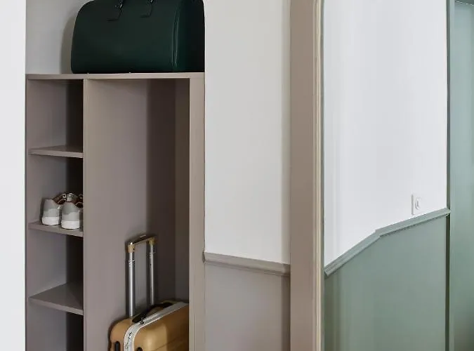 Aparthotel Base - Contactless Check In