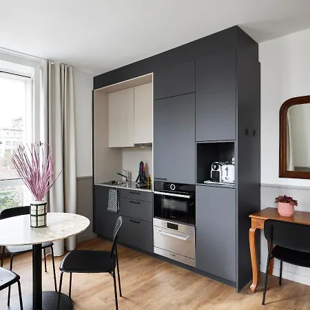 Base 4* Λωζάνη