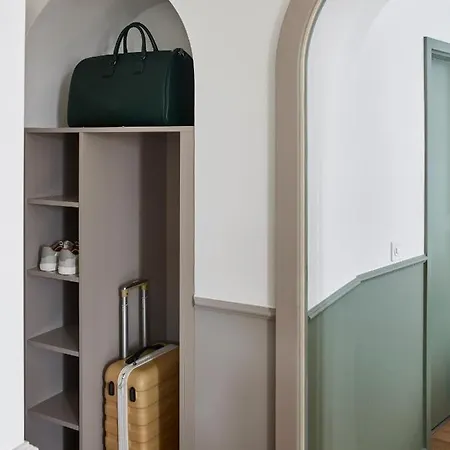 Ξενοδοχείο με διαμερίσματα Base